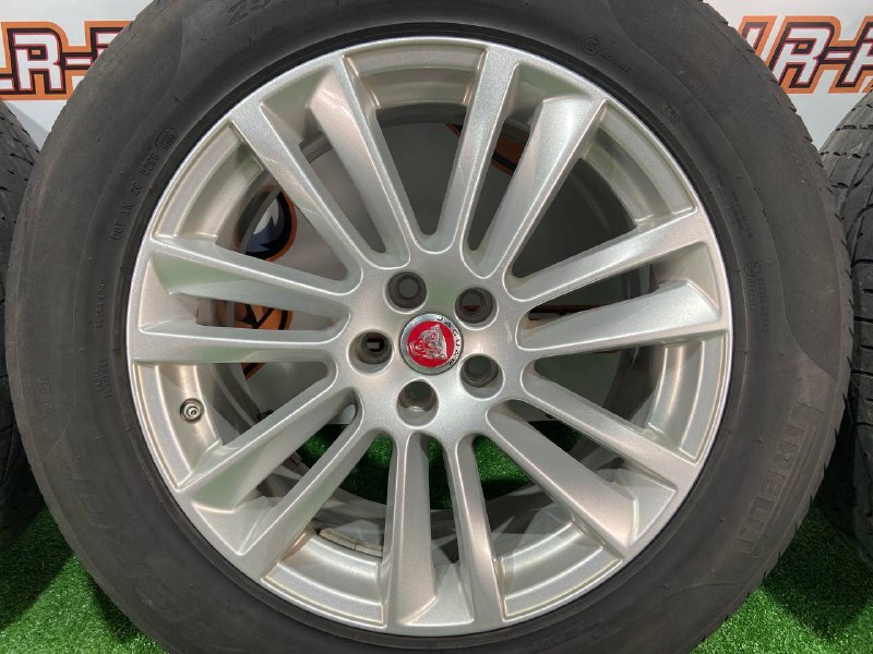 R19 T4a2306 Jaguar F-Pace